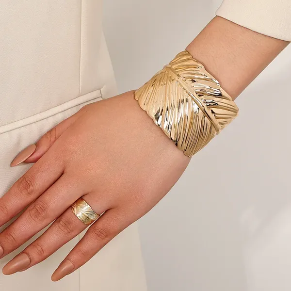 Leaf_shaped_cuff_bracelet_