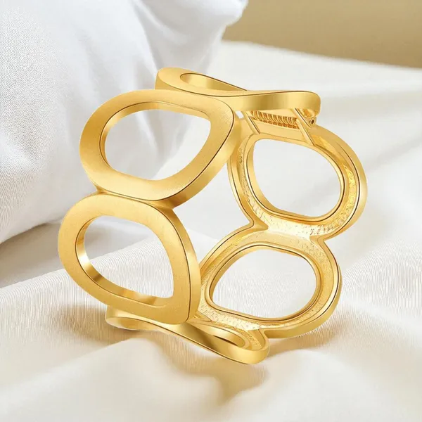 Modern_cuff_style_bracelet_