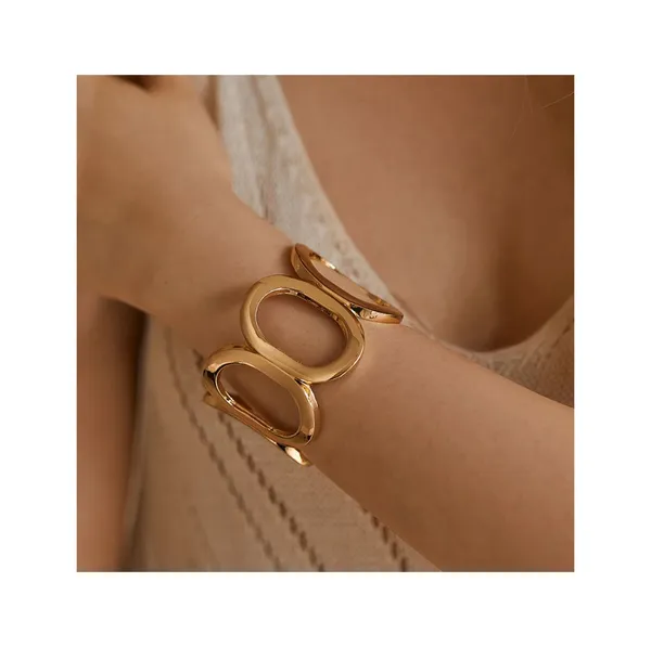 Modern_cuff_style_bracelet_