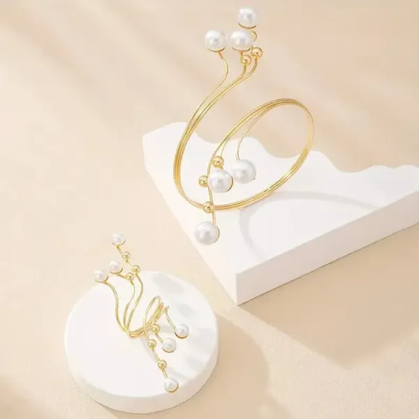 Pearl_bracelet_and_ring_