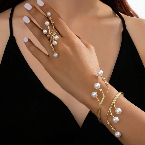 Pearl_bracelet_and_ring_