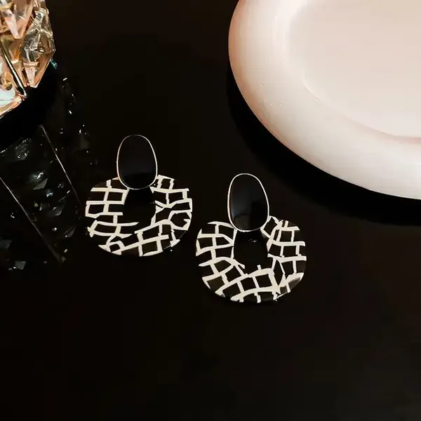 Dangle_Drop_Earrings_round_shape_Geometric_striped_Big_statement_earrings_for_work