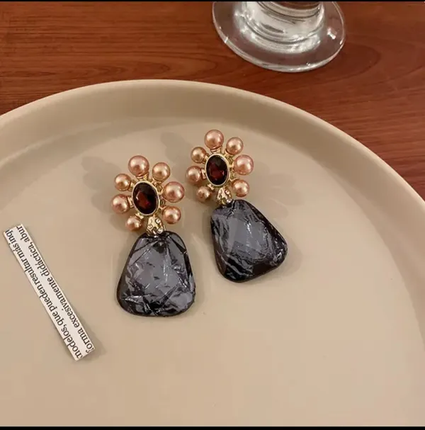 Flower_Geometric_Diamond_style_earrings__for_daily_wear
