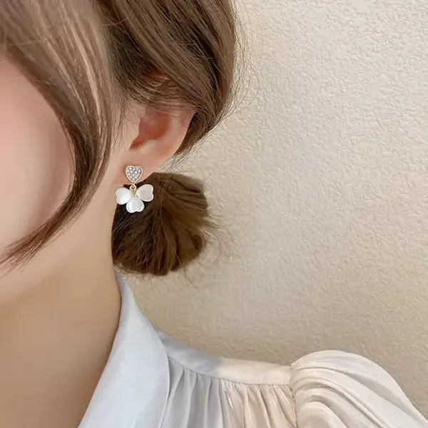 925_silver_Needle_heart_shape_dangle_earrings_for_regular_work_wear