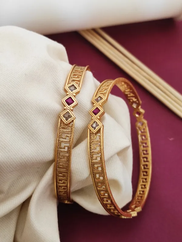 Beautiful_Daily_Wear_Bangles_With_AD_Stones_Pack_Of_2_Pcs_(_1_Pair_)