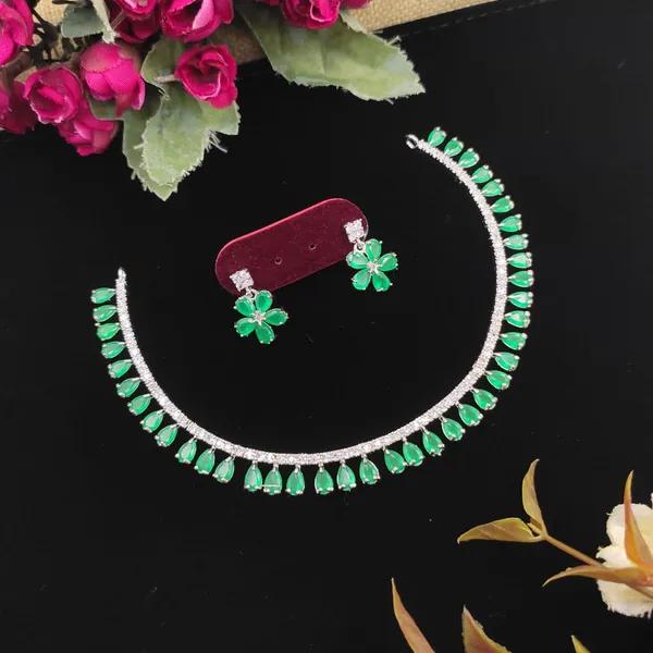 Ad_Sleek_&_Minimal_Grace_Necklace_Set