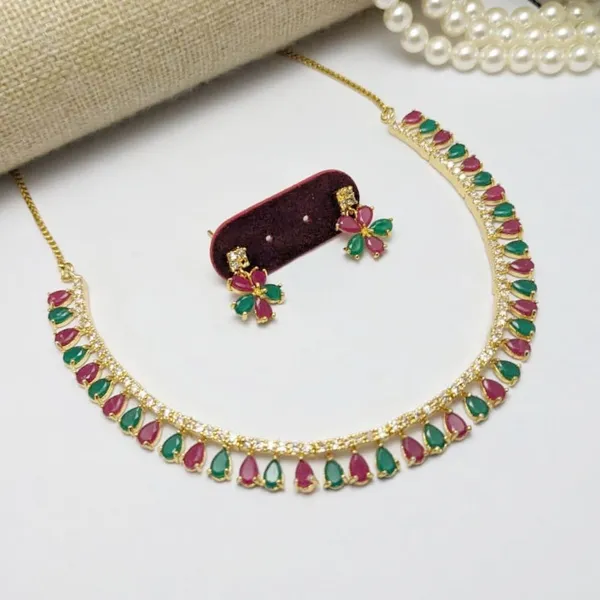 Elegant_Blossom_Necklace_Set