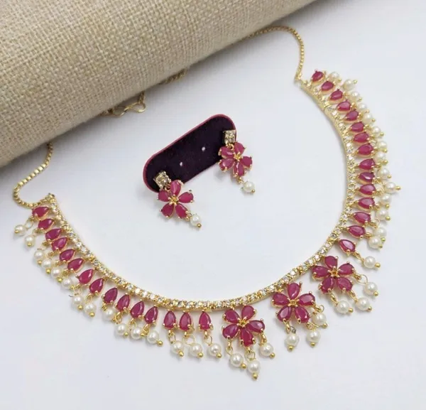 Elegant_Teardrop_Pearls_Necklace_Set
