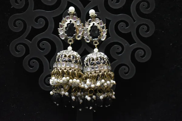 Green_Kundan_Pearl_Jhumka_Earrings