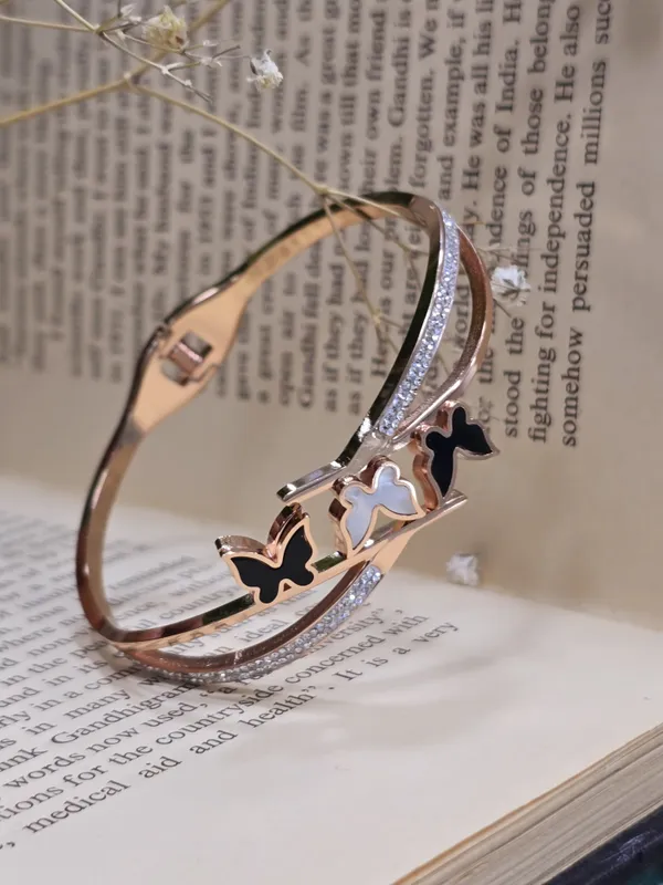 Golden_Women_Design_Bracelet