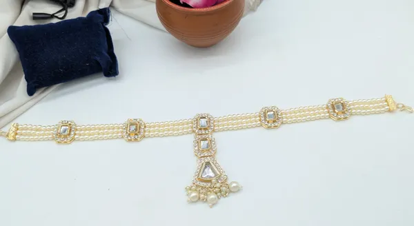 Pearl_Kundan_Style_Maangtika_For_Girls