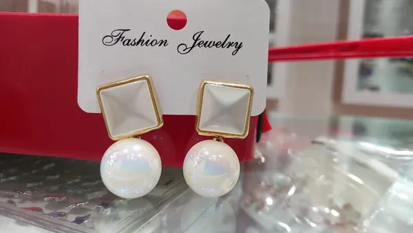 Premium_Quality_Pearl_Earring