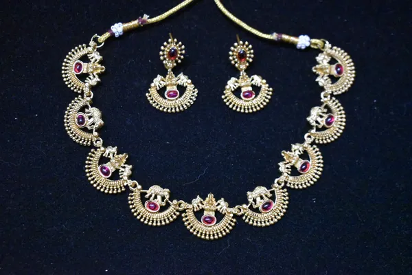 South_Indian_Temple_Jewelry_Necklace_Set