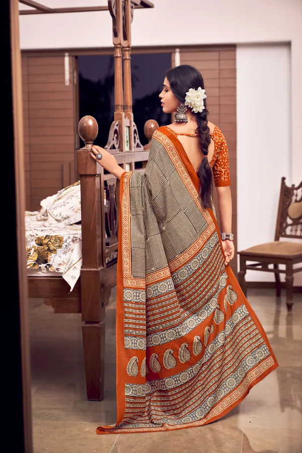 Beautiful_Handicraft_Pure_Soft_MulMul_Cotton_Ikkat_Hand_PrintedSaree_With_Blouse_Piece