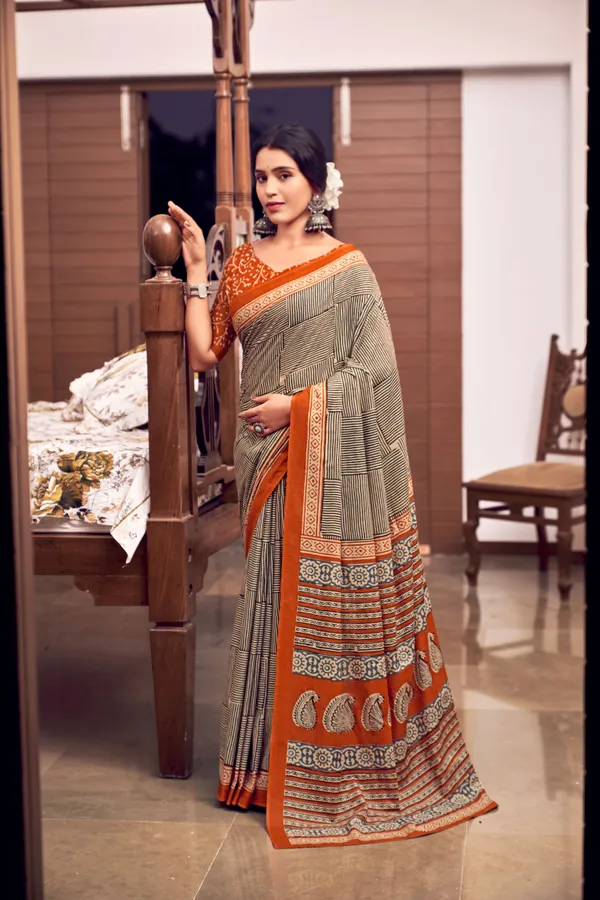 Beautiful_Handicraft_Pure_Soft_MulMul_Cotton_Ikkat_Hand_PrintedSaree_With_Blouse_Piece