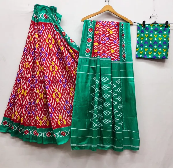 HANDICRAFT_IKKAT_PURE_SOFT_MUL_COTTON_SAREE_WITH_BLOUSE_PIECE