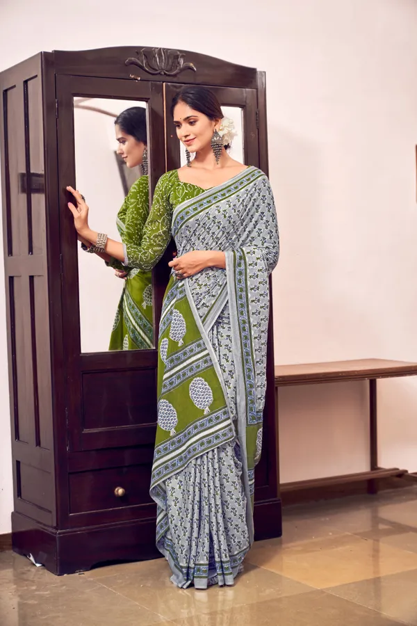 Beautiful_Handicraft_Pure_Soft_MulMul_Cotton_Ikkat_Hand_PrintedSaree_With_Blouse_Piece