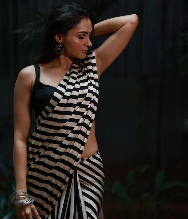 AJRAKH_HAND_BANDHANI__GAJI_SILK__SAREE_WITH_BLOUSE_PIECE