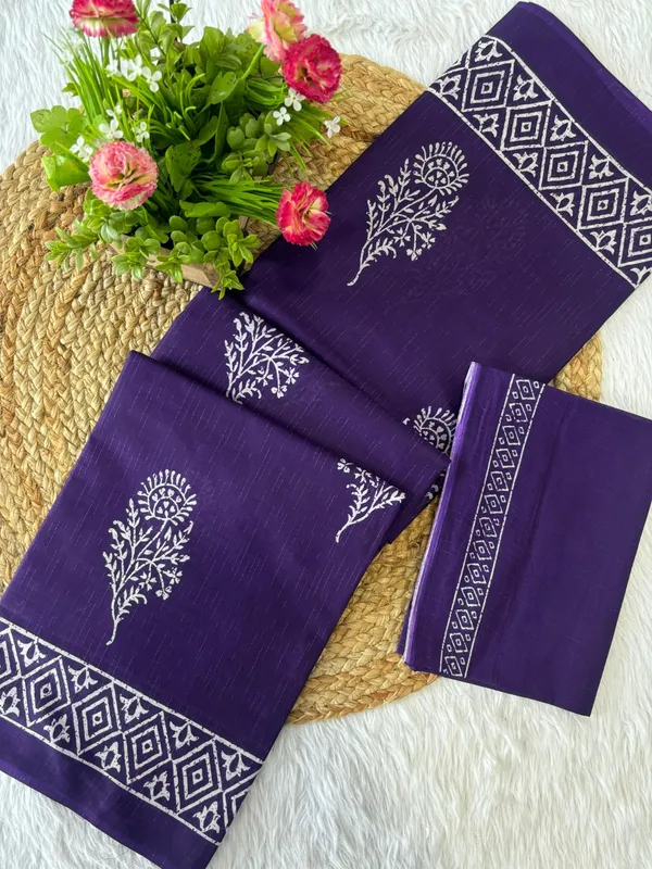 Stylish__Handicraft_Pure_Soft_MulMul_Ikkat_Hand_Print_Cotton_Saree_With_Blouse_Piece