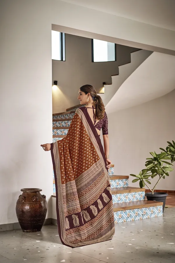 Beautiful_Handicraft_Pure_Soft_MulMul_Cotton_Ikkat_Hand_PrintedSaree_With_Blouse_Piece