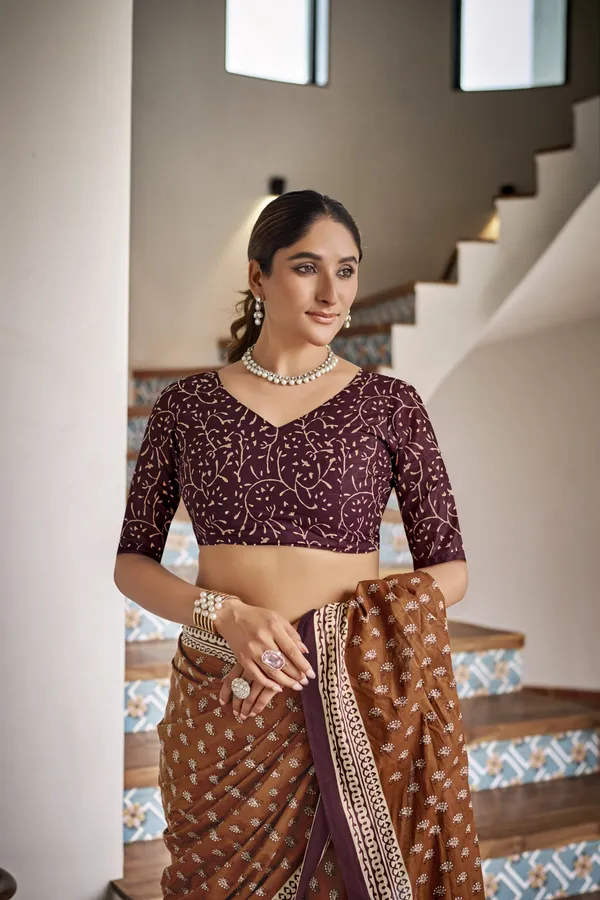 Beautiful_Handicraft_Pure_Soft_MulMul_Cotton_Ikkat_Hand_PrintedSaree_With_Blouse_Piece