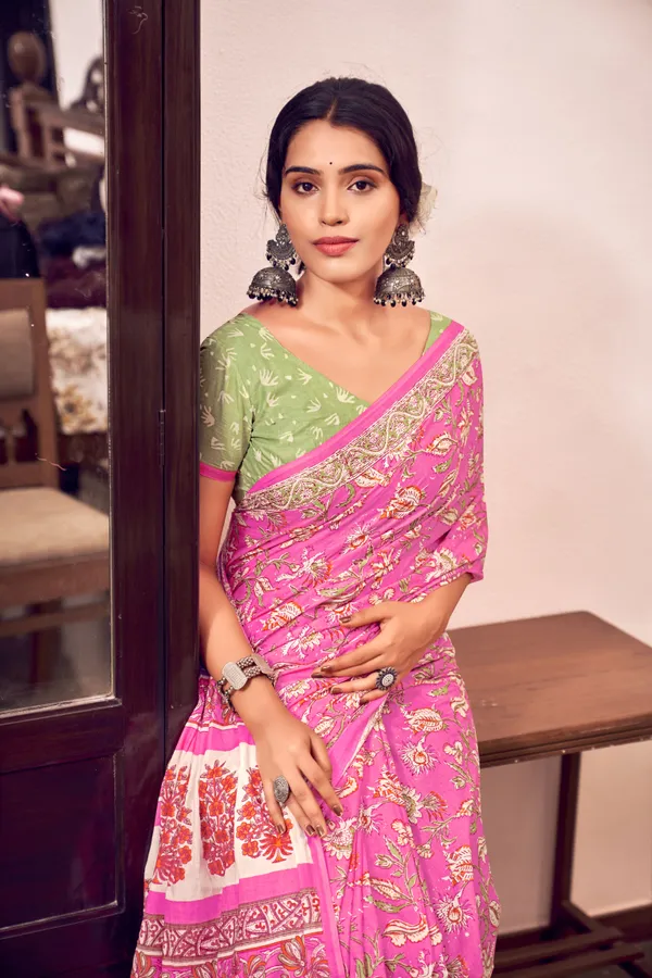Beautiful_Handicraft_Pure_Soft_MulMul_Cotton_Ikkat_Hand_PrintedSaree_With_Blouse_Piece