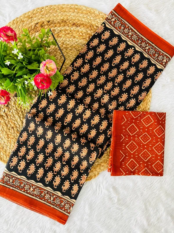 Stylish__Handicraft_Pure_Soft_MulMul_Ikkat_Hand_Print_Cotton_Saree_With_Blouse_Piece