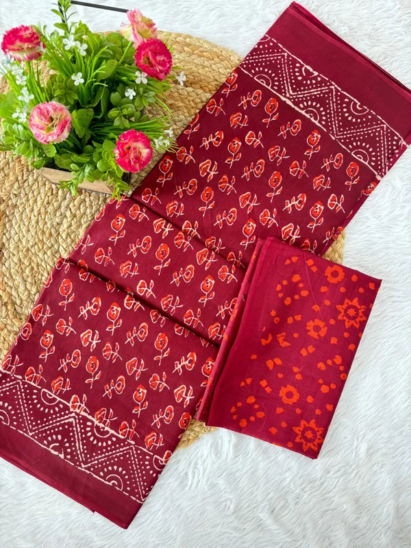 Stylish__Handicraft_Pure_Soft_MulMul_Ikkat_Hand_Print_Cotton_Saree_With_Blouse_Piece