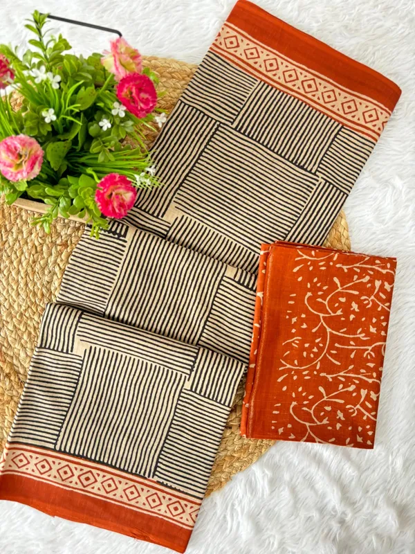 Stylish__Handicraft_Pure_Soft_MulMul_Ikkat_Hand_Print_Cotton_Saree_With_Blouse_Piece