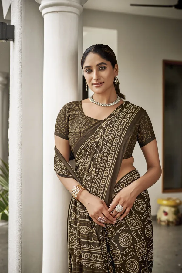 Beautiful_Handicraft_Pure_Soft_MulMul_Cotton_Ikkat_Hand_PrintedSaree_With_Blouse_Piece