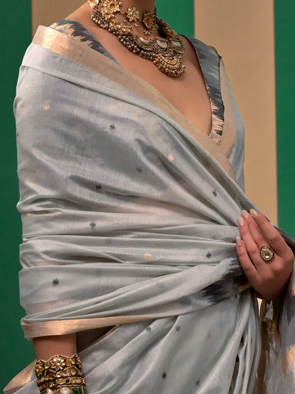 Fancy_Cotton_Handloom_Woven_Silk_Saree_With_Blouse_Piece