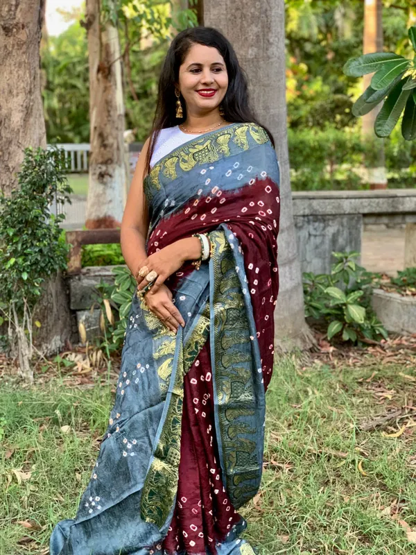 Beautiful_Bandhej_silk_Hand_Bandhej_Printed_Sarew_with_zari_woven_border_and_pallu