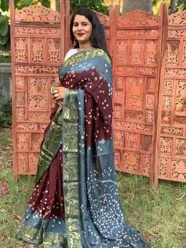 Beautiful_Bandhej_silk_Hand_Bandhej_Printed_Sarew_with_zari_woven_border_and_pallu