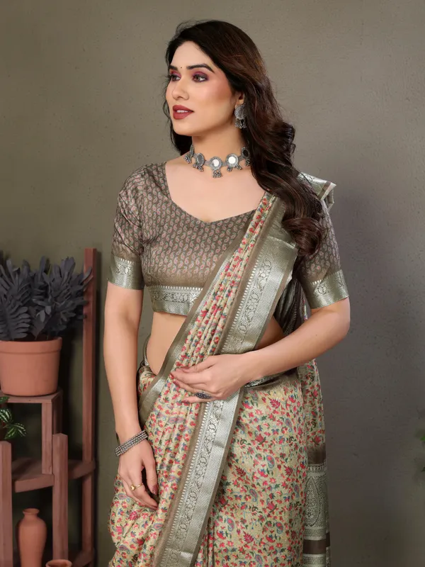 Stunning_Khadi_Viscose_Woven_Border_Pashmina_Printed_Saree_With_Blouse