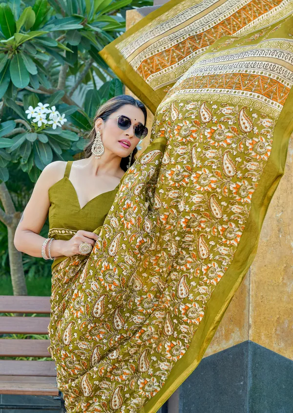 Pista_Beautiful_Jaipuri_Handicraft_Block_Print_Pure_Soft_MulMul_Cotton_Zari_Border_Saree_With_Blouse_Piece