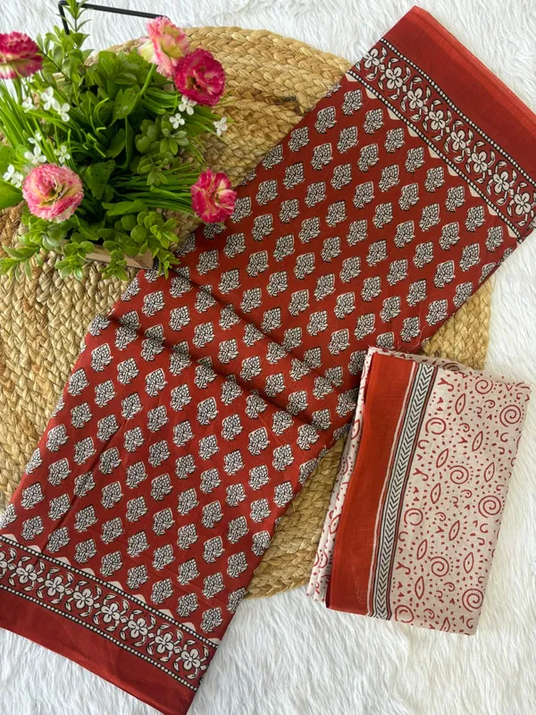 Stylish__Handicraft_Pure_Soft_MulMul_Ikkat_Hand_Print_Cotton_Saree_With_Blouse_Piece