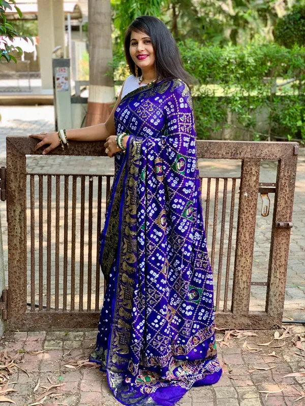 New_Bandhani_Silk_Zari_With_Stunning_Emroedry_Work_And_WovenBorder_Saree_Unstiched_Blouse_Fabric