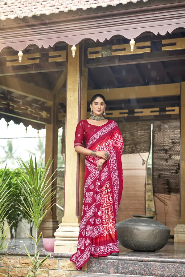Beautiful_Handicraft_Pure_Soft_MulMul_Cotton_Ikkat_Hand_PrintedSaree_With_Blouse_Piece