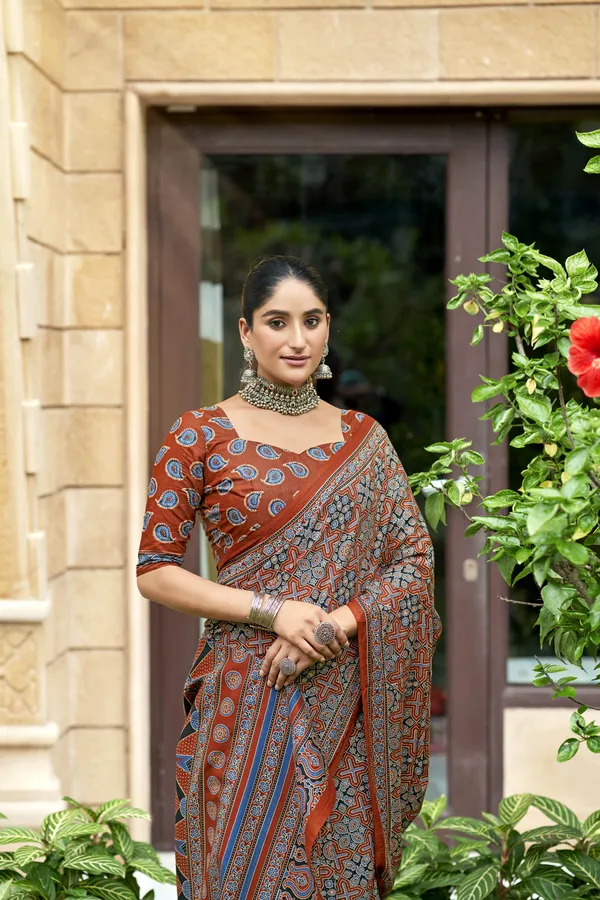 Beautiful_Handicraft_Pure_Soft_MulMul_Cotton_Ikkat_Hand_PrintedSaree_With_Blouse_Piece