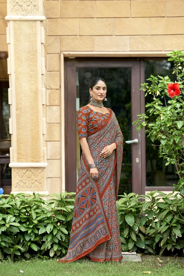 Beautiful_Handicraft_Pure_Soft_MulMul_Cotton_Ikkat_Hand_PrintedSaree_With_Blouse_Piece