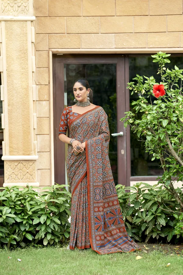 Beautiful_Handicraft_Pure_Soft_MulMul_Cotton_Ikkat_Hand_PrintedSaree_With_Blouse_Piece