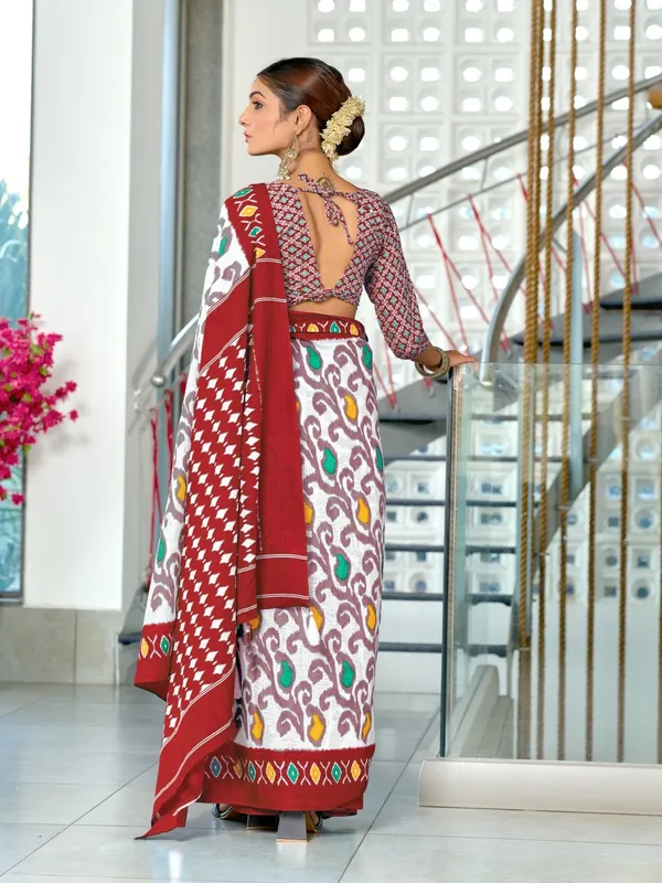 Ikkat_Hand_Block_Print_Print_Pure_Soft_Cotton_saree_With_Blouse_Piece