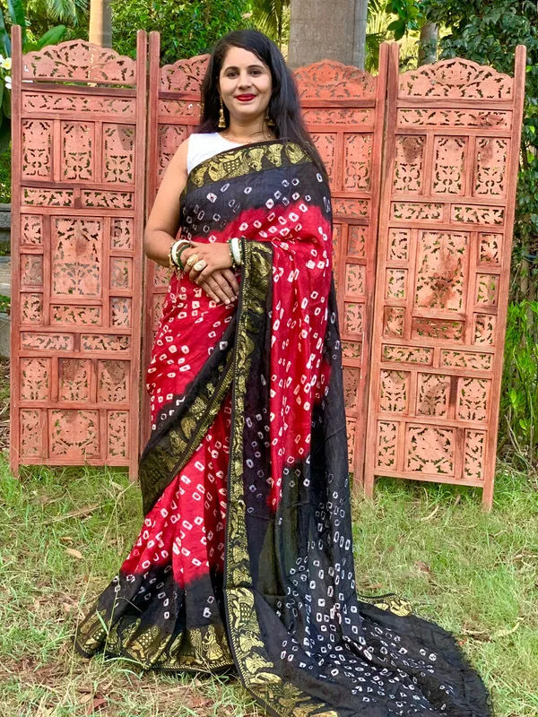 Beautiful_Bandhej_silk_Hand_Bandhej_Printed_Sarew_with_zari_woven_border_and_pallu