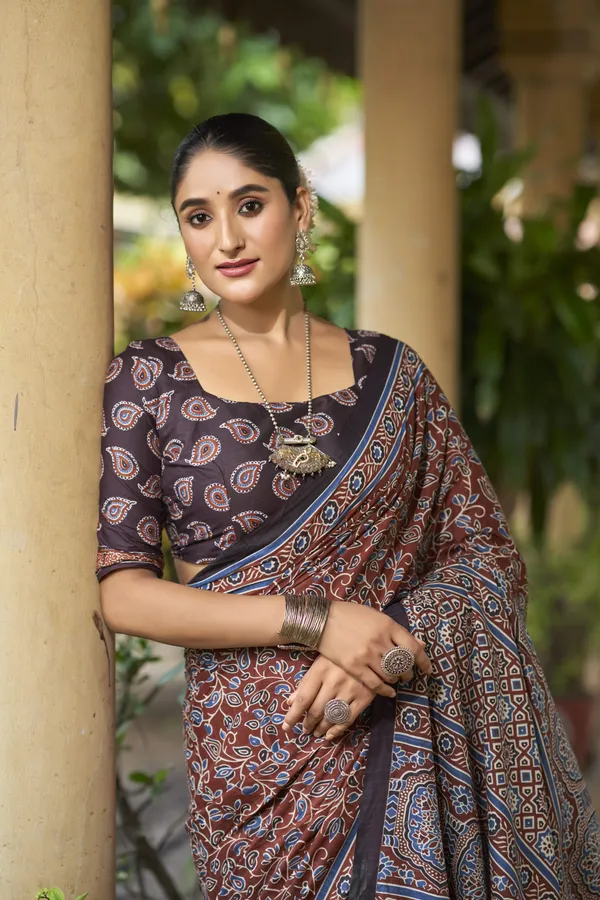 Beautiful_Handicraft_Pure_Soft_MulMul_Cotton_Ikkat_Hand_PrintedSaree_With_Blouse_Piece
