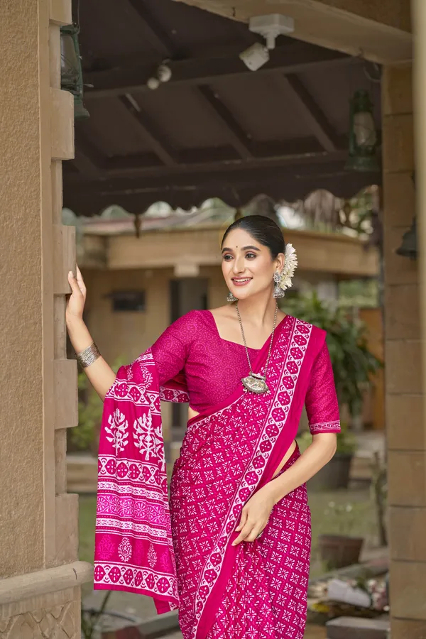 Beautiful_Handicraft_Pure_Soft_MulMul_Cotton_Ikkat_Hand_PrintedSaree_With_Blouse_Piece