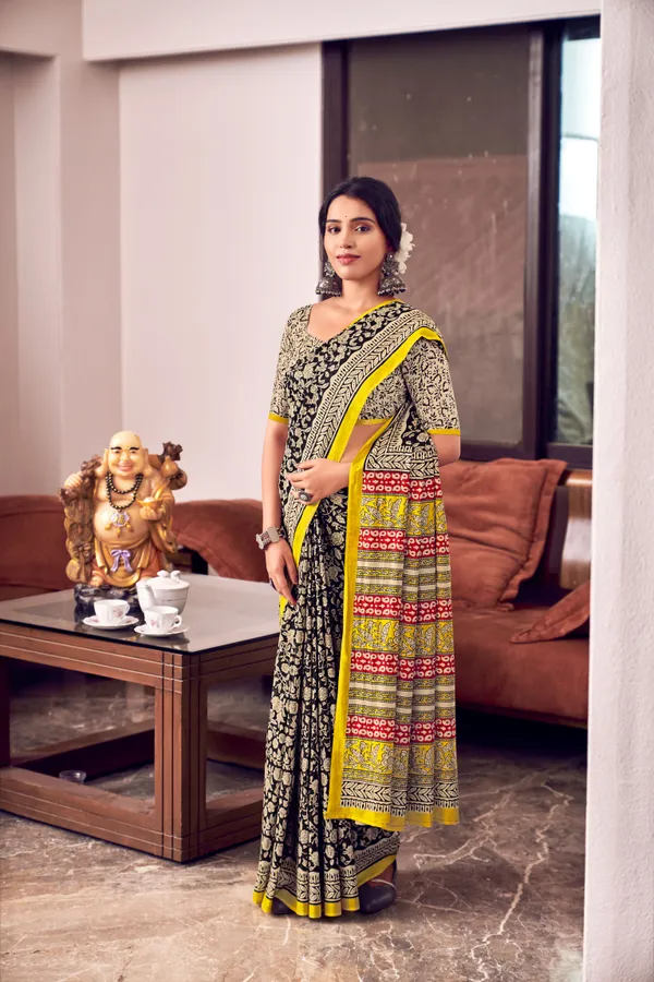 Beautiful_Handicraft_Pure_Soft_MulMul_Cotton_Ikkat_Hand_PrintedSaree_With_Blouse_Piece