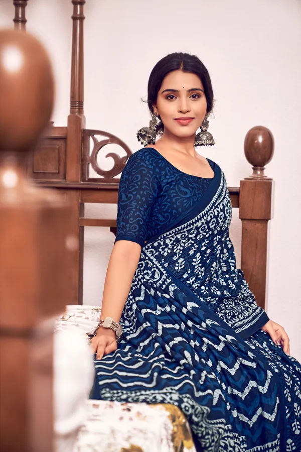 Beautiful_Handicraft_Pure_Soft_MulMul_Cotton_Ikkat_Hand_PrintedSaree_With_Blouse_Piece