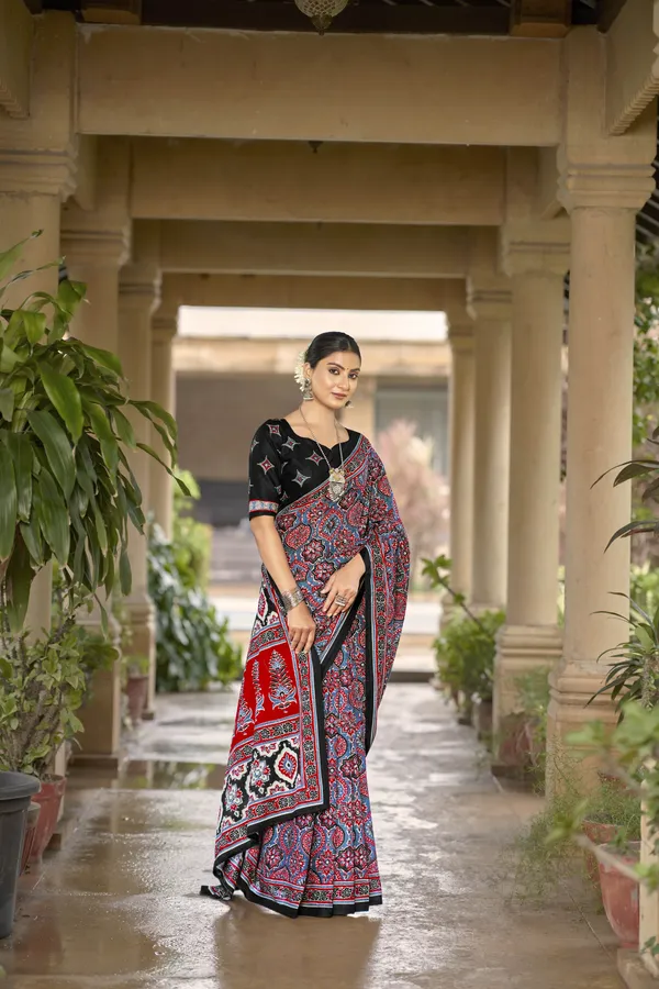 Beautiful_Handicraft_Pure_Soft_MulMul_Cotton_Ikkat_Hand_PrintedSaree_With_Blouse_Piece