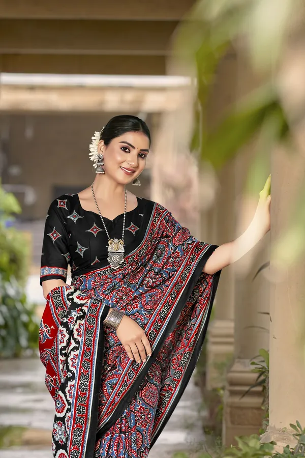 Beautiful_Handicraft_Pure_Soft_MulMul_Cotton_Ikkat_Hand_PrintedSaree_With_Blouse_Piece