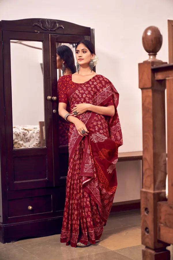 Beautiful_Handicraft_Pure_Soft_MulMul_Cotton_Ikkat_Hand_PrintedSaree_With_Blouse_Piece
